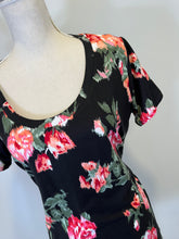 Load image into Gallery viewer, Scoop Neck Tee- Digital Floral
