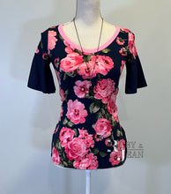 Load image into Gallery viewer, Hot Pink Floral Flutter Sleeve Top
